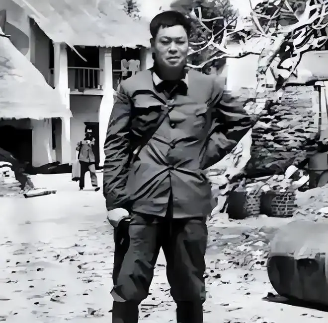 1988年师长李德金开会路上被当场控制，全方位搜身后找到一串钥匙
