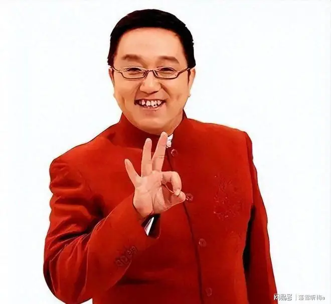 63岁句号近况曝光！二婚娶小11岁丫蛋低调生女，如今幸福圆满