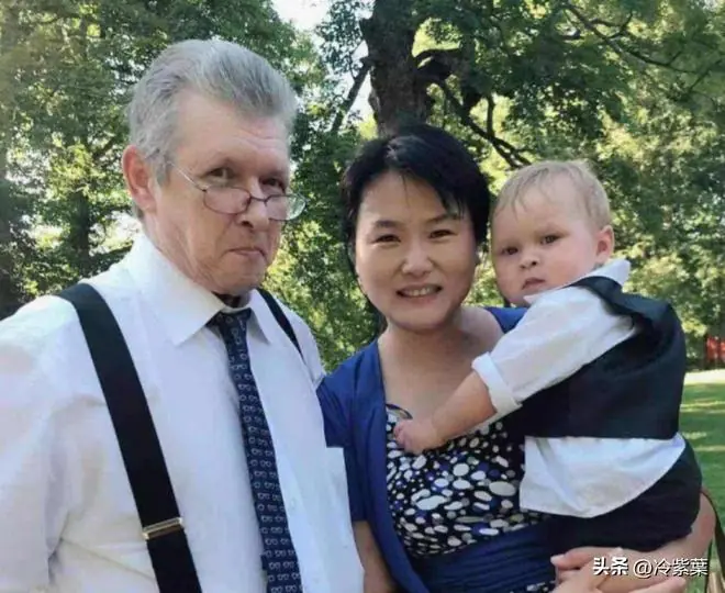 湖北单亲妈妈嫁65岁美国老头,带儿子移民美国,婚后14年老头去世