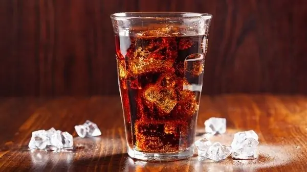 39岁男子可乐当主食减肥:每天喝三瓶 眼睛差点喝瞎!