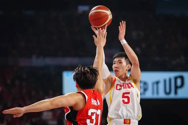 场均12分稳坐男篮首发 场均21分却进不了国家队 22岁后卫恐被埋没