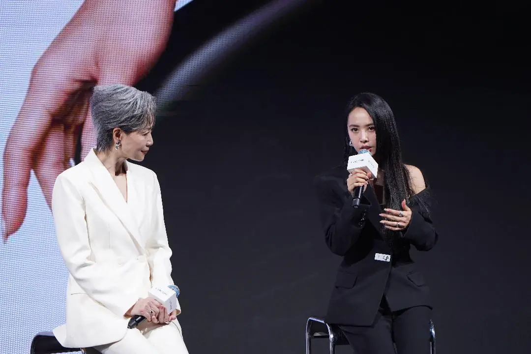 叶童蔡依林同框亮相 笑称蔡依林“师姐”
