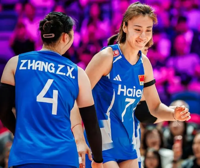 中国女排横扫乌克兰!一三局全局压制,第二局完成大逆转!