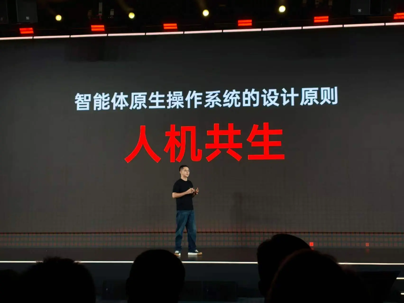阶跃星辰连发三张王牌:STEPX品牌+Step AOS系统+首款原生智能体手机亮相