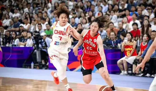2米2双塔出征!中国女篮迎战日本,一雪16记三分旧耻