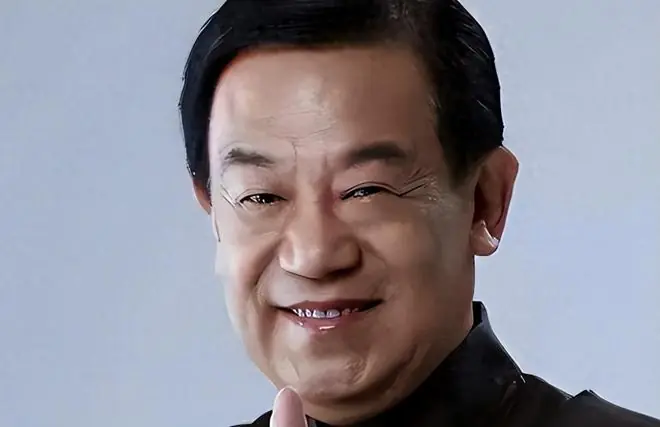 84岁高明现状:痛失独子后,在北京定居生活,儿媳一举动让人泪目