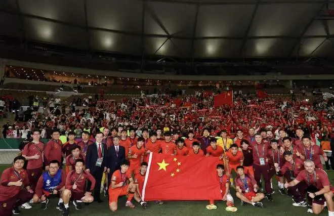 71米04！2位中国姑娘包揽金银牌，男子跨栏、接力项目有望夺冠