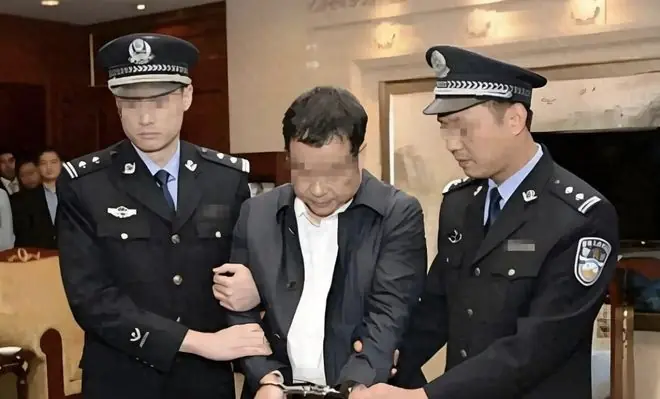 不打垮中国不罢休?内鬼身份曝光让人意想不到!还好结局大快人心
