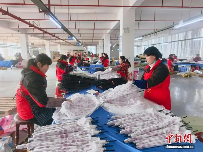 武陵山区腹地添“新工位”:指尖兴业 枝头富民