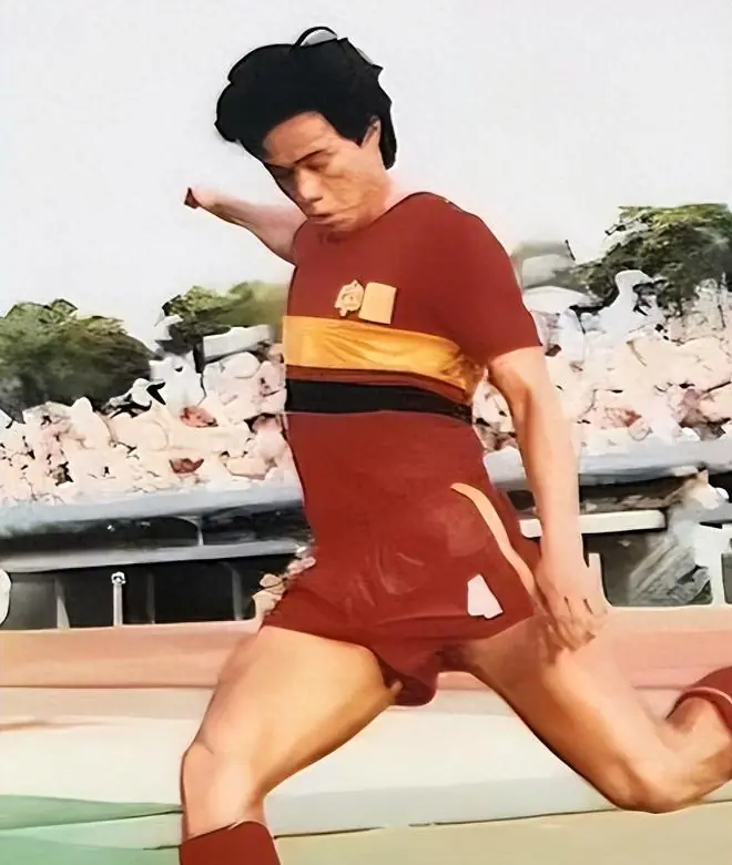 他曾是国足带刀后卫，差点踢进世界杯，62岁已是广州足协副主席