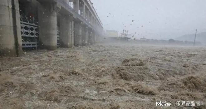 车辆被淹、积水齐腰,辽宁下大暴雨只是开始,更大考验还在后面