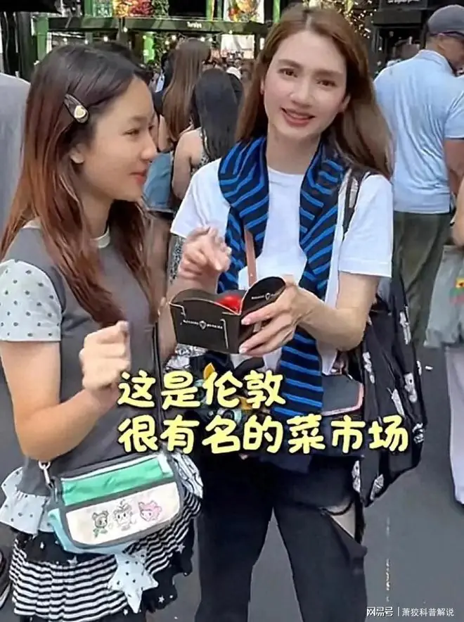 洪欣张丹峰携女游伦敦,12岁彤彤气质出众,笑起来很甜美