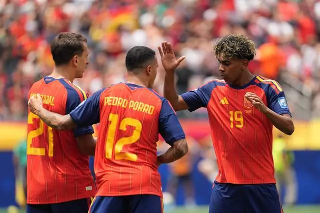 2-1!2-0!世界杯狂欢:C罗破荒 欧洲3队晋级 16强确定13席