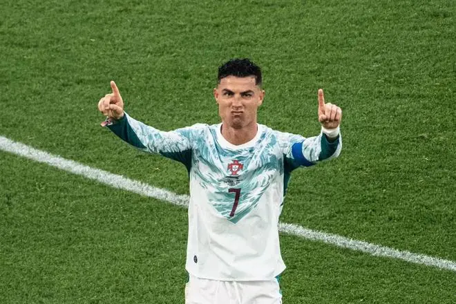 11球+14球,C罗是首位世界杯+欧洲杯打入25球的球员