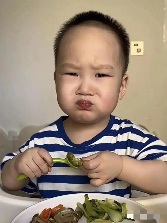500万粉丝2岁吃播米乐人设崩塌,光鲜镜头背后 宝妈看着格外揪心
