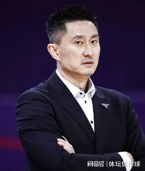 CBA：北控暗挖杜锋！趁广东续约僵局砸高薪，十一冠王朝要换帅？