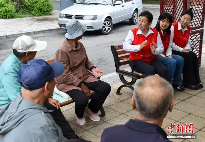 一句“串门”解千结:吴亚琴的基层治理“心经”