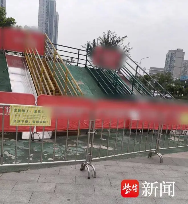 紫牛头条|两岁女童坐商场滑梯夹断小拇指,辗转三地连夜接指,滑梯非一体成型存隐患
