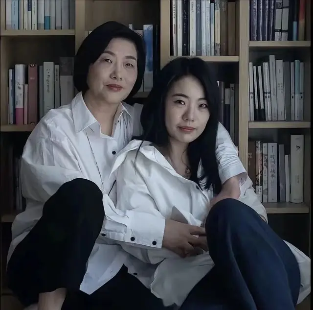蒋方舟,也是母女“共生关系”的一个牺牲品