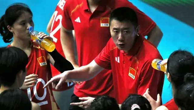 3-0!就在刚刚,中国女排提前出线,大胜对手43分,前国家队队员之女表现欠佳