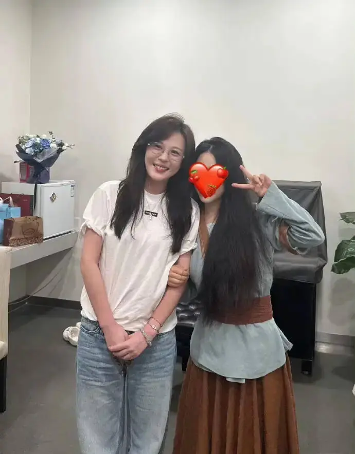 李金铭罕见露面,笑容满面心情好,不受综艺纠纷影响