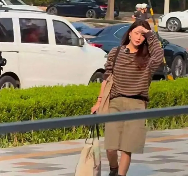 46岁殷桃现状:定居北京,丈夫入狱前已离婚,如今单身没孩子,活得很潇洒