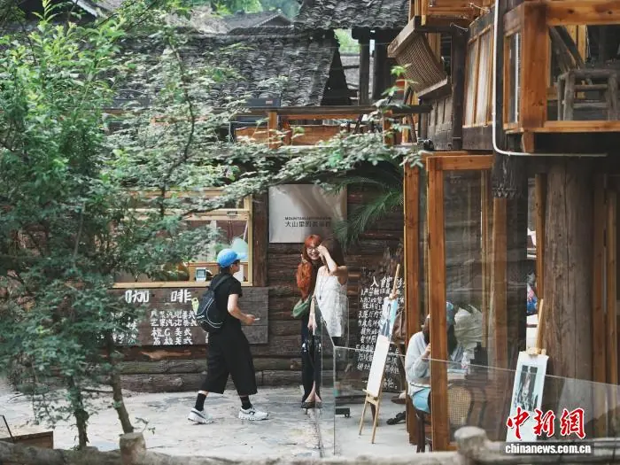 (走进中国乡村)混搭业态激发贵州苗寨文旅活力 “新村民”加入智囊团