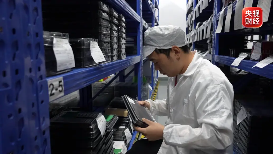 全球爆单,“出口量暴涨近180%”,AI带火“空中生意”